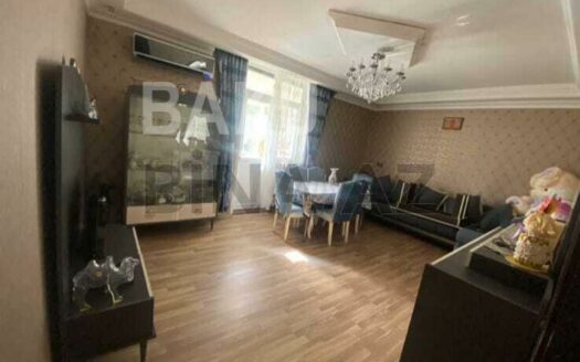 2 Rooms Old Apartment for Sale in Baku