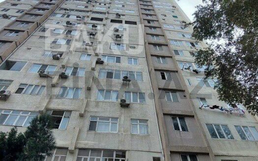 2 Rooms Old Apartment for Sale in Baku