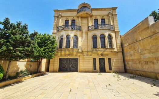 8 Room House / Villa for Sale in Baku