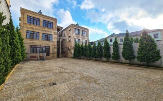 7 Room House / Villa for Sale in Baku