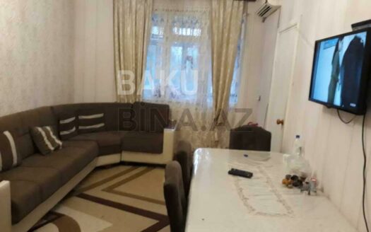 2 Rooms Old Apartment for Sale in Baku