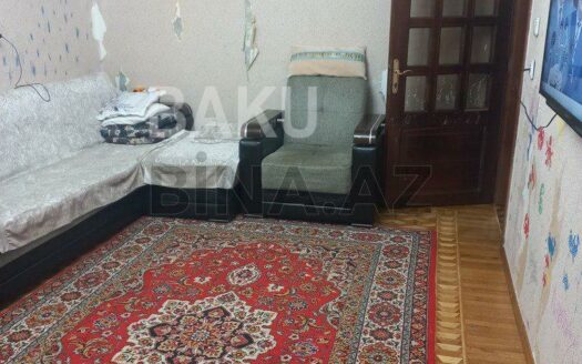 4 Room Old Apartment for Sale in Baku