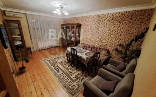 2 Rooms Old Apartment for Sale in Baku