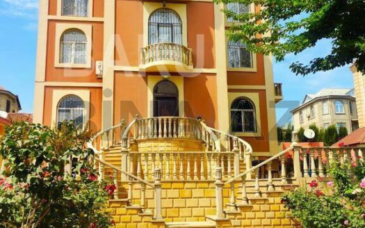 7 Room House / Villa for Sale in Baku