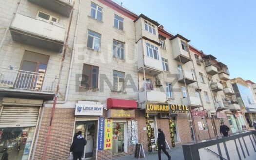 1 Room Old Apartment for Sale in Baku