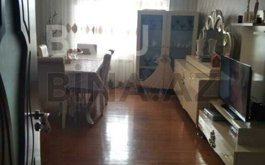 4 Room Old Apartment for Sale in Baku