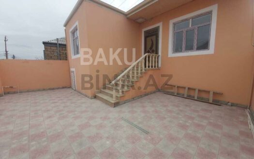 4 Room House / Villa for Sale in Baku