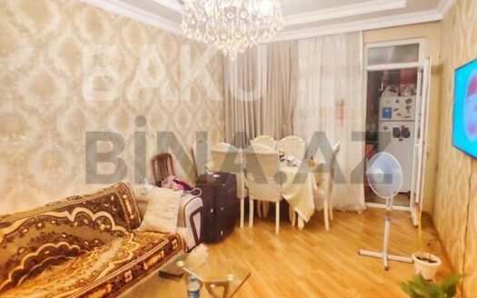 3 Room Old Apartment for Sale in Baku