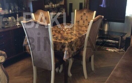 2 Rooms Old Apartment for Sale in Baku