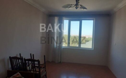 3 Room Old Apartment for Sale in Baku