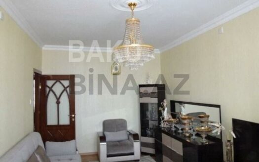 2 Rooms Old Apartment for Sale in Baku