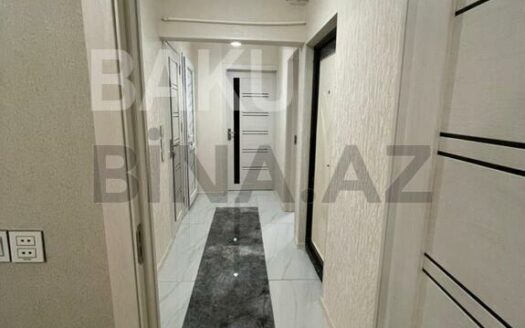 3 Room Old Apartment for Sale in Baku