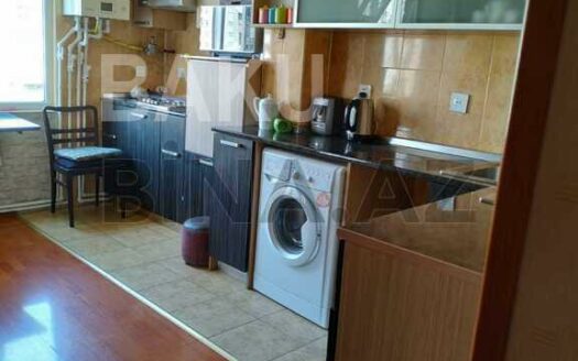 3 Room Old Apartment for Sale in Baku