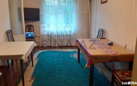 3 Room Old Apartment for Sale in Baku