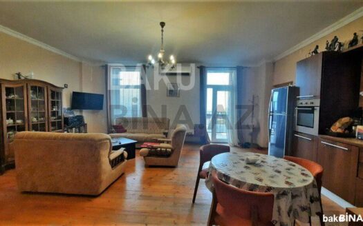 2 Rooms Old Apartment for Sale in Baku