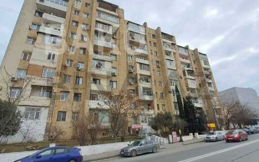 3 Room Old Apartment for Sale in Baku