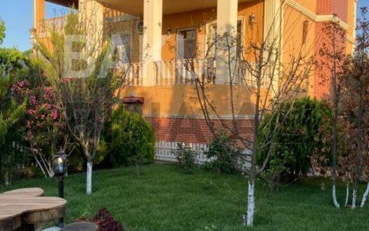 7 Room House / Villa for Sale in Baku