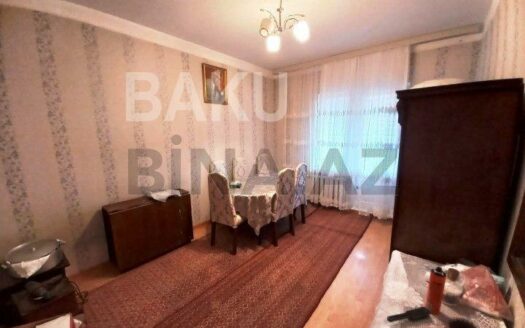 3 Room Old Apartment for Sale in Baku