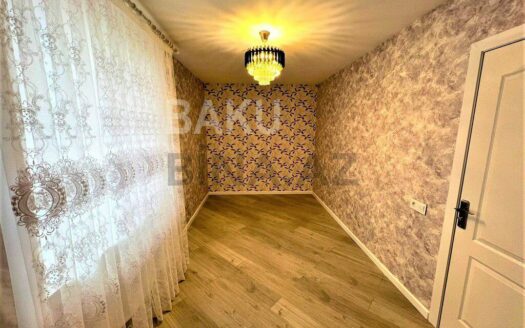 3 Room Old Apartment for Sale in Baku