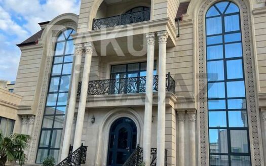 11-Room House / Villa for Sale in Baku