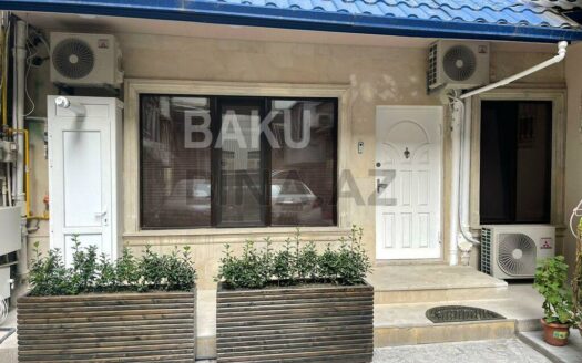 3 Room Old Apartment for Sale in Baku