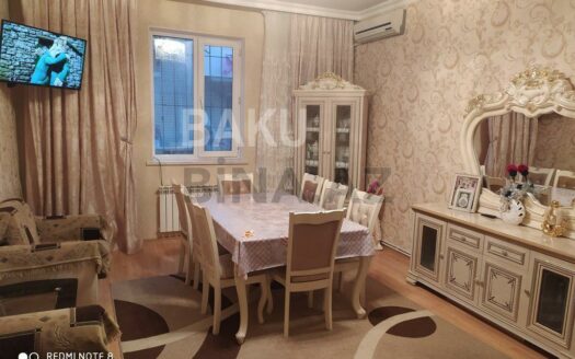 2 Rooms Old Apartment for Sale in Baku