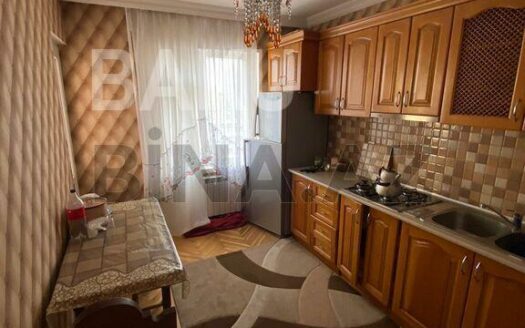 3 Room Old Apartment for Sale in Baku