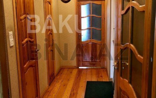 2 Rooms Old Apartment for Sale in Baku