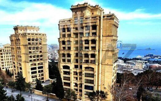 3 Room Old Apartment for Sale in Baku