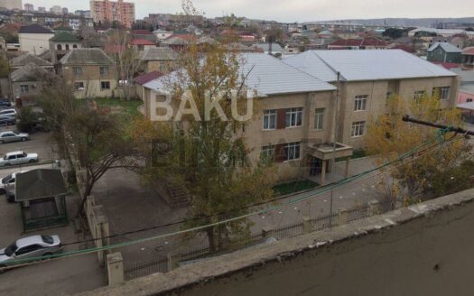 4 Room Old Apartment for Sale in Baku