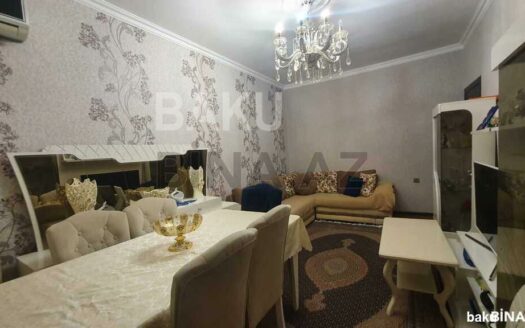 4 Room Old Apartment for Sale in Baku