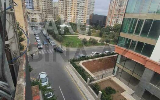 2 Rooms Old Apartment for Sale in Baku