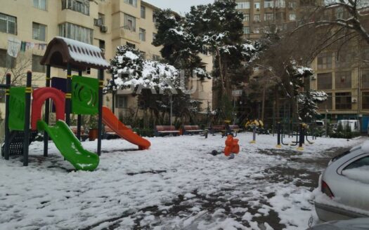 2 Rooms Old Apartment for Sale in Baku