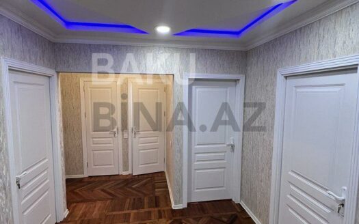 3 Room Old Apartment for Sale in Baku