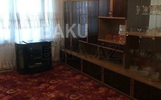 3 Room Old Apartment for Sale in Baku