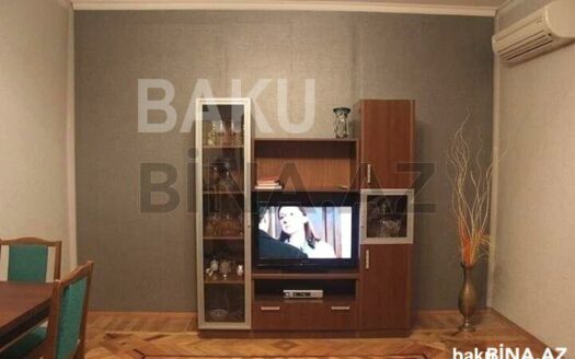 3 Room Old Apartment for Sale in Baku