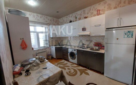 4 Room House / Villa for Sale in Baku