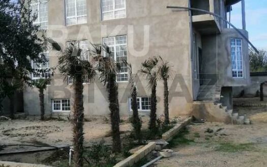 6 Room House / Villa for Sale in Baku