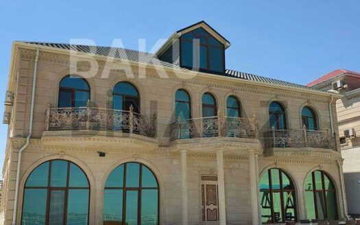 7 Room House / Villa for Sale in Baku