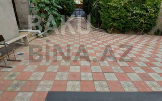 11-Room House / Villa for Sale in Baku