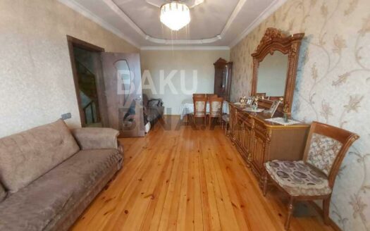 5 Room House / Villa for Sale in Baku