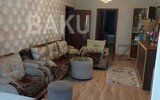 3 Room Old Apartment for Sale in Baku