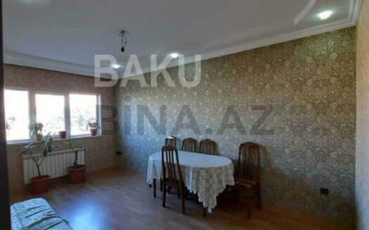 3 Room Old Apartment for Sale in Baku