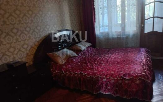 3 Room Old Apartment for Sale in Baku