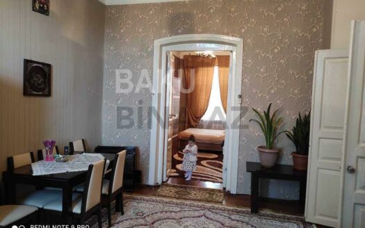 2 Rooms Old Apartment for Sale in Baku