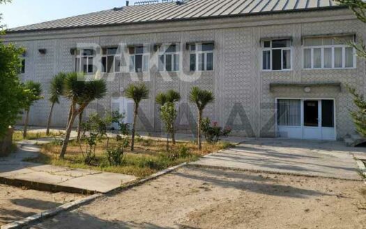 12-Room House / Villa for Sale in Baku