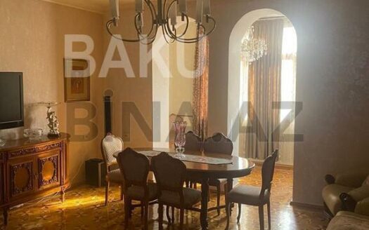 2 Rooms Old Apartment for Sale in Baku