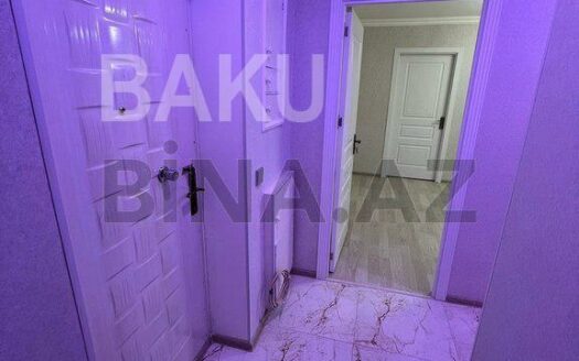 3 Room Old Apartment for Sale in Baku