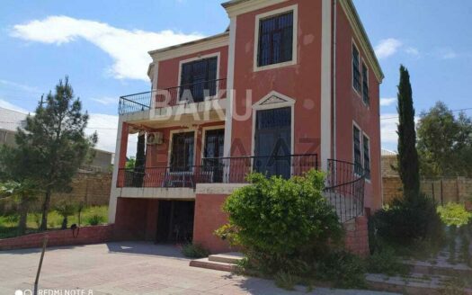 4 Room House / Villa for Sale in Baku