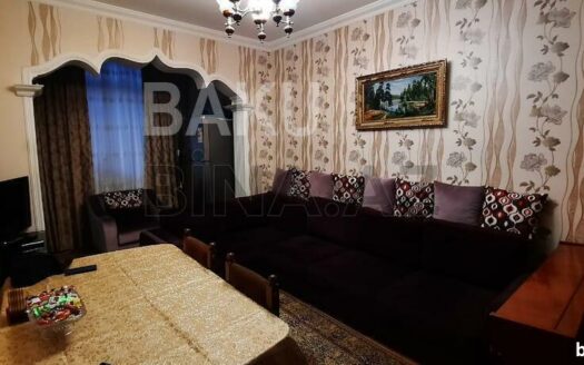 2 Rooms Old Apartment for Sale in Baku